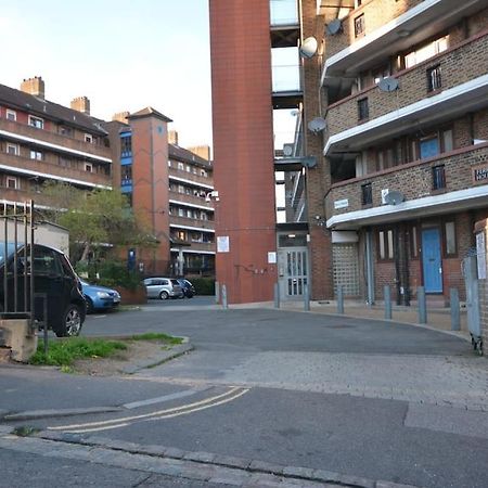 Lovely 4 Bedroom Apartment Close To The City Walking Distance From The Rivere View Londen Buitenkant foto