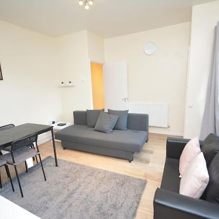 Lovely 4 Bedroom Apartment Close To The City Walking Distance From The Rivere View Londen Buitenkant foto
