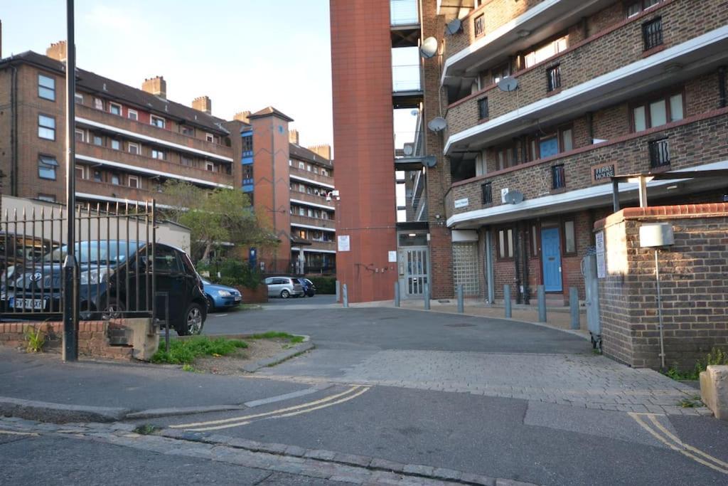 Lovely 4 Bedroom Apartment Close To The City Walking Distance From The Rivere View Londen Buitenkant foto