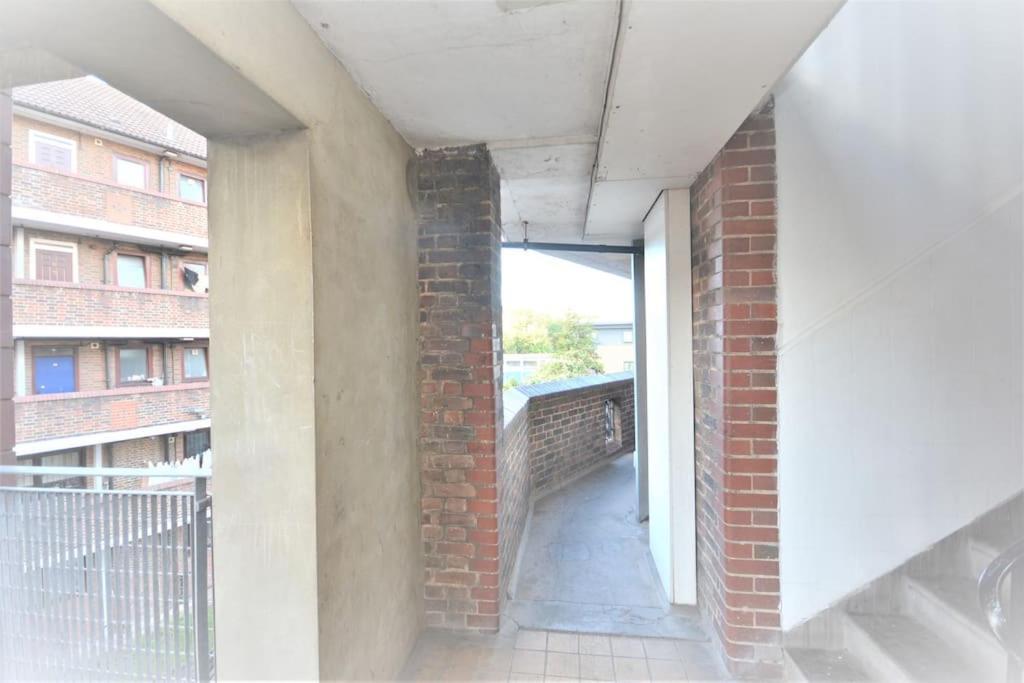 Lovely 4 Bedroom Apartment Close To The City Walking Distance From The Rivere View Londen Buitenkant foto