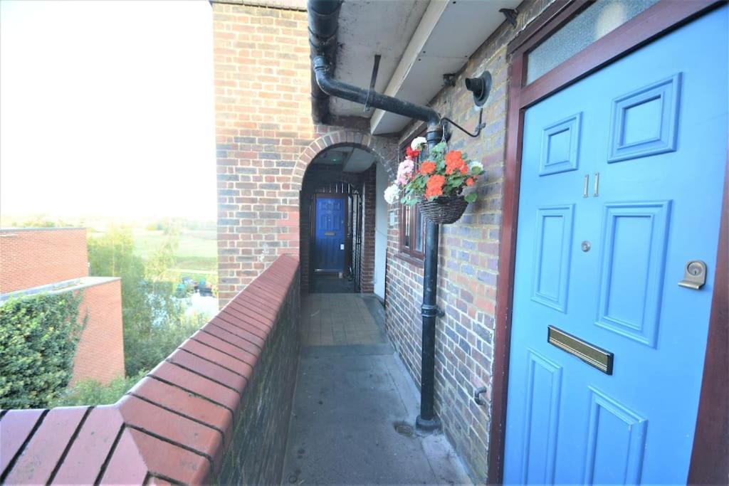 Lovely 4 Bedroom Apartment Close To The City Walking Distance From The Rivere View Londen Buitenkant foto